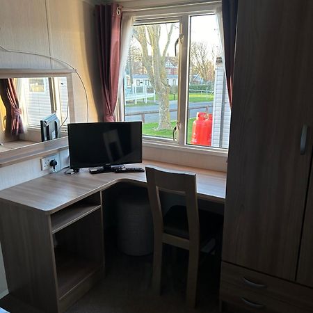 3 Bedroomed Caravan With Amazing Sea Views! Scarborough Dış mekan fotoğraf
