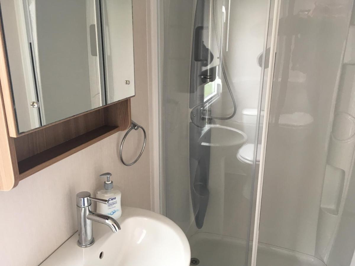 3 Bedroomed Caravan With Amazing Sea Views! Scarborough Dış mekan fotoğraf
